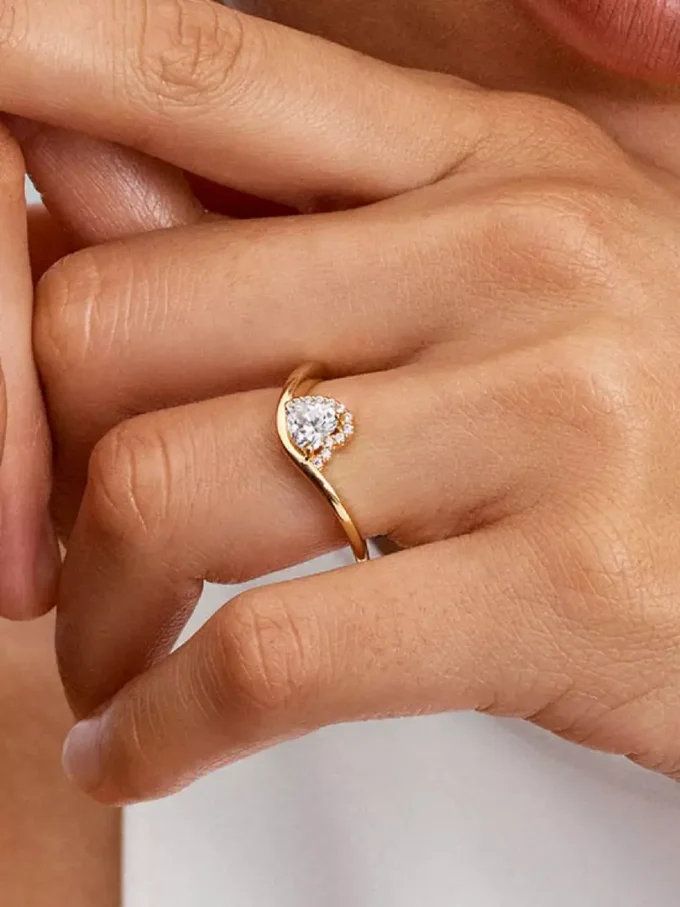Ring mit gewelltem Herz, 14-karätige Vergoldung Ring mit gewelltem Herz, 14-karätige Vergoldung