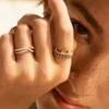 Ring mit Herzband aus Sterlingsilber Ring mit Herzband aus Sterlingsilber