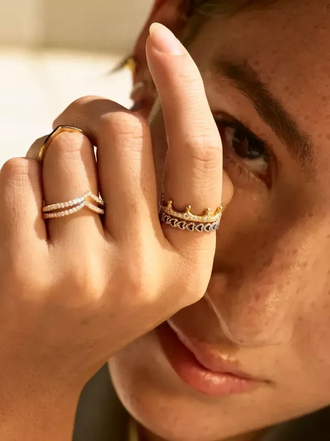 Ring mit Herzband aus Sterlingsilber Ring mit Herzband aus Sterlingsilber