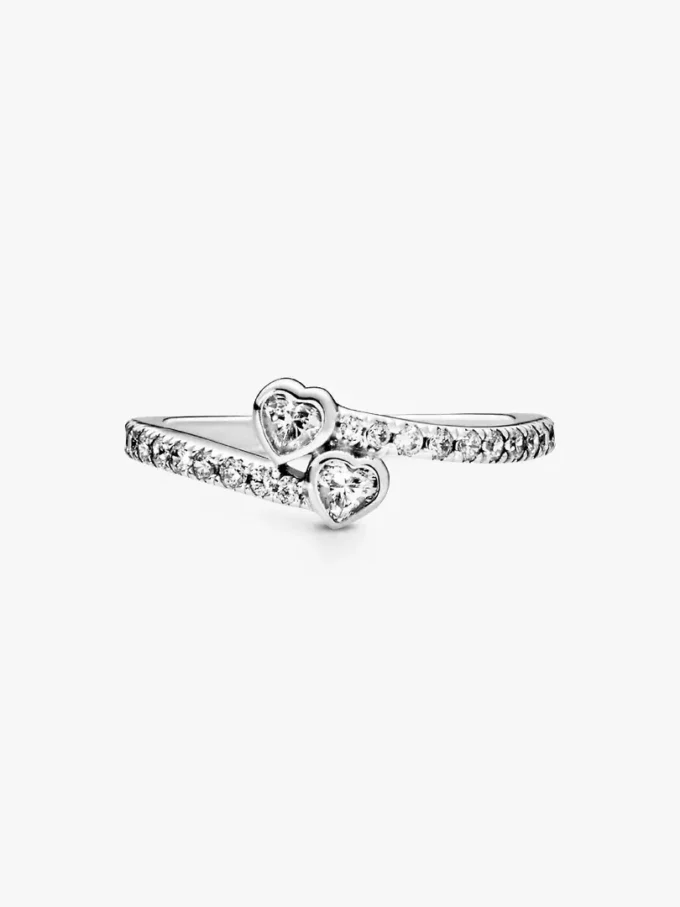 Ring mit zwei funkelnden Herzen aus Sterlingsilber Ring mit zwei funkelnden Herzen aus Sterlingsilber