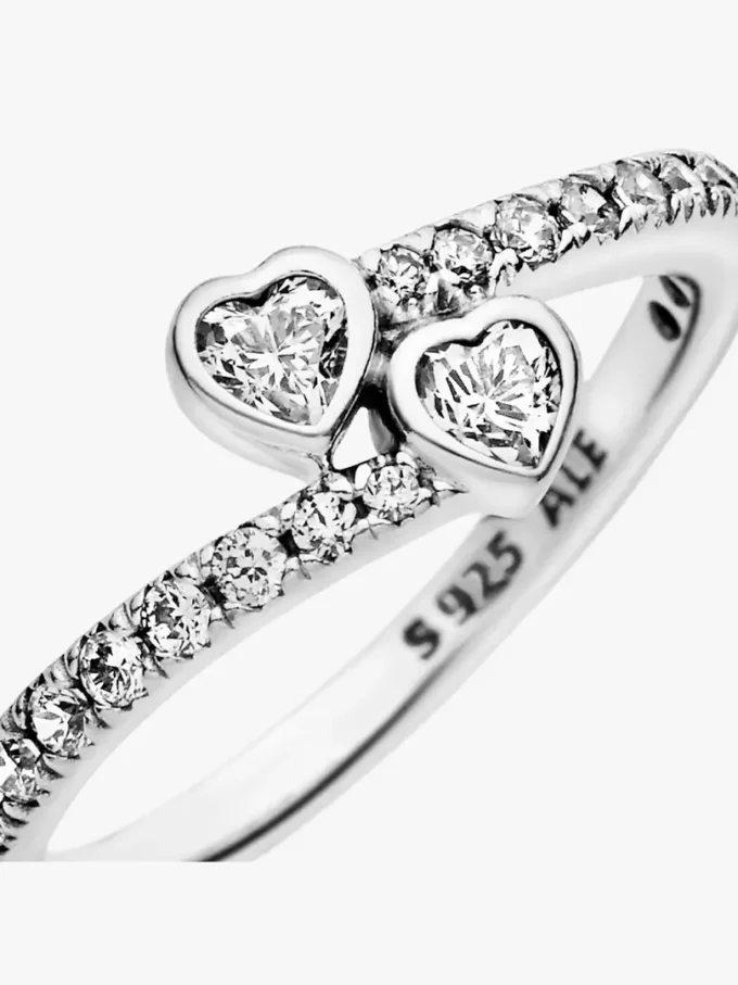Ring mit zwei funkelnden Herzen aus Sterlingsilber Ring mit zwei funkelnden Herzen aus Sterlingsilber