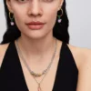 Rosa Raupen-Charm, 14-karätig vergoldet Rosa Raupen-Charm, 14-karätig vergoldet