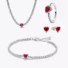 Rotes funkelndes Herz-Tennis-Schmuckset, 4-teilig Rotes funkelndes Herz-Tennis-Schmuckset, 4-teilig