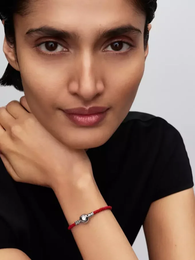 Rotes geflochtenes Lederarmband aus Sterlingsilber Rotes geflochtenes Lederarmband aus Sterlingsilber
