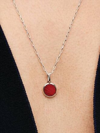 Rotes Mini-Medaillon-Charm aus Murano Glass – gravierbar – Sterlingsilber Rotes Mini-Medaillon-Charm aus Murano Glass – gravierbar – Sterlingsilber