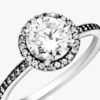 Runder funkelnder Ring aus Sterlingsilber Runder funkelnder Ring aus Sterlingsilber