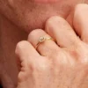 Runder Pave-Halo-Ring, 14-karätig vergoldet Runder Pave-Halo-Ring, 14-karätig vergoldet