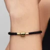Schimmerndes Armband mit schwarzer Kordel, 14-karätig vergoldet