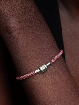 Schimmerndes rosa Kordelarmband aus Sterlingsilber