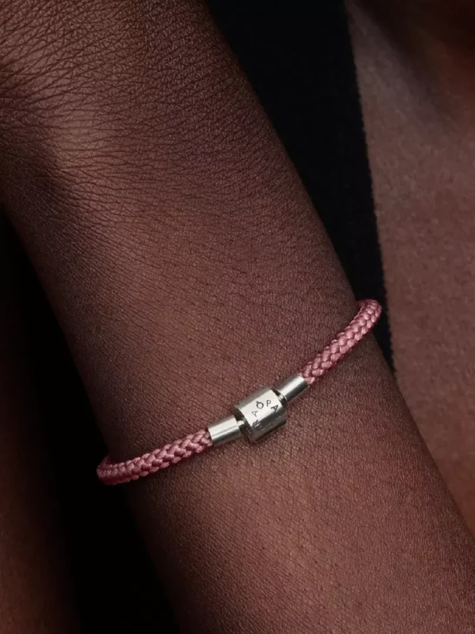 Schimmerndes rosa Kordelarmband aus Sterlingsilber Schimmerndes rosa Kordelarmband aus Sterlingsilber