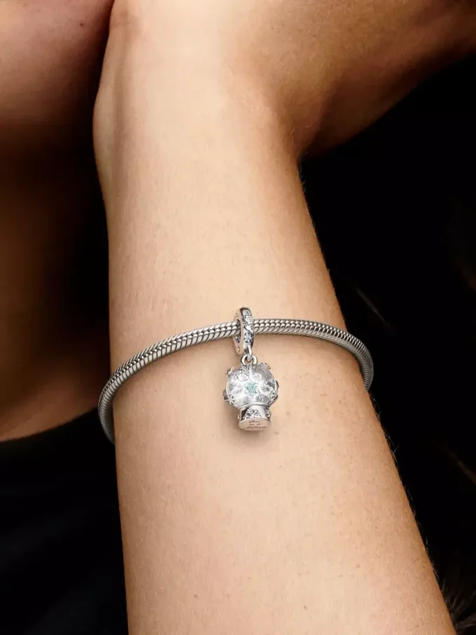 Schneeflocken-Schneekugel-Dangle Charm aus Sterlingsilber Schneeflocken-Schneekugel-Dangle Charm aus Sterlingsilber