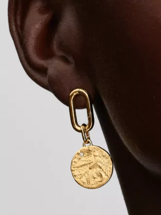Schwalben-Medaillon-Charm, 14 Karat vergoldet Schwalben-Medaillon-Charm, 14 Karat vergoldet