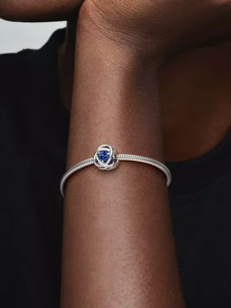 September Blue Eternity Circle Charm, Sterlingsilber September Blue Eternity Circle Charm, Sterlingsilber