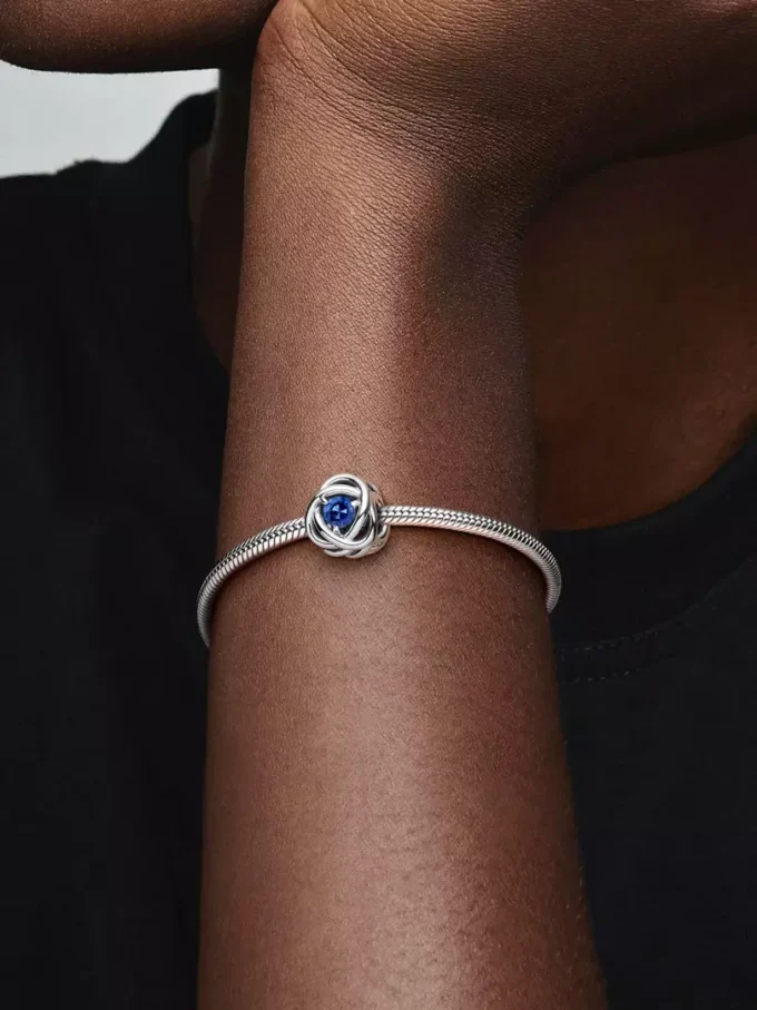 September Blue Eternity Circle Charm, Sterlingsilber September Blue Eternity Circle Charm, Sterlingsilber