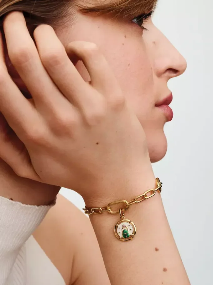 Skarabäus-Medaillon-Charm, 14-karätig vergoldet Skarabäus-Medaillon-Charm, 14-karätig vergoldet