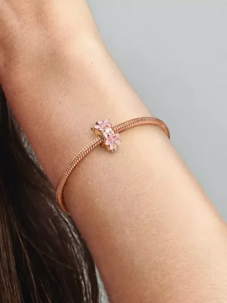 Spacer Charm mit rosa Gänseblümchen-Zwischenstück, 14 Karat Roségold-Beschichtung