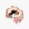 Spacer Charm mit rosa Gänseblümchen-Zwischenstück, 14 Karat Roségold-Beschichtung Spacer Charm mit rosa Gänseblümchen-Zwischenstück, 14 Karat Roségold-Beschichtung