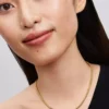 Strukturierter Yin-und-Yang-Mini-Charm, 14-karätig vergoldet