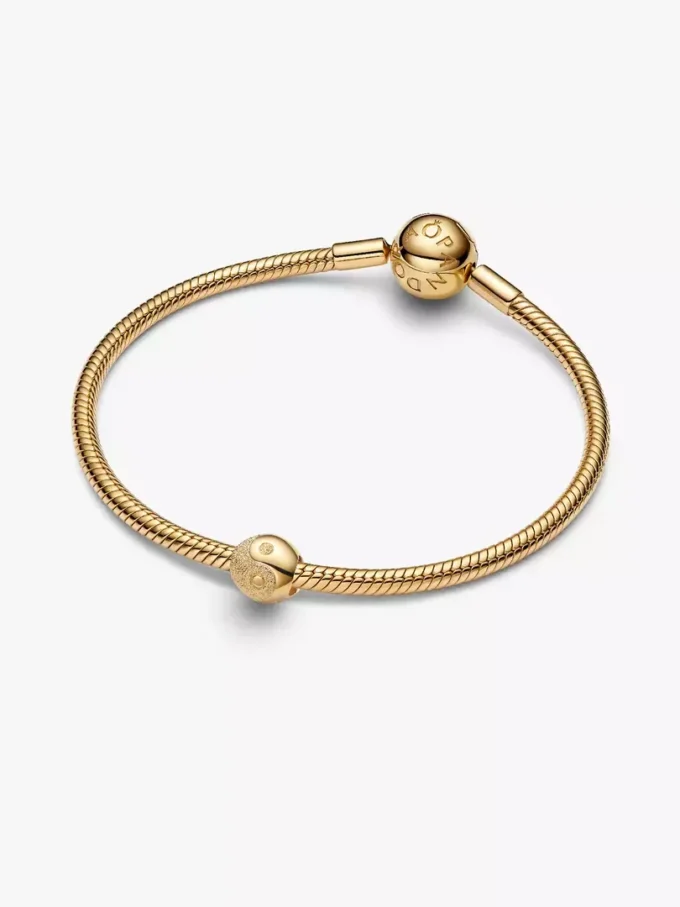 Strukturierter Yin-und-Yang-Mini-Charm, 14-karätig vergoldet