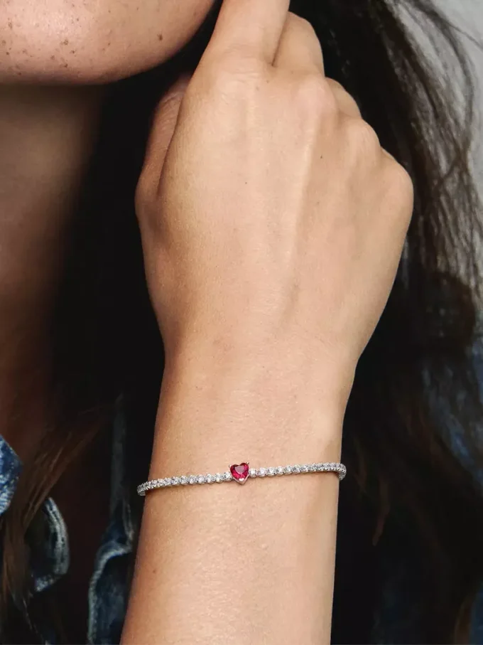 Tennisarmband „Red Sparkling Heart“ aus Sterlingsilber Tennisarmband „Red Sparkling Heart“ aus Sterlingsilber