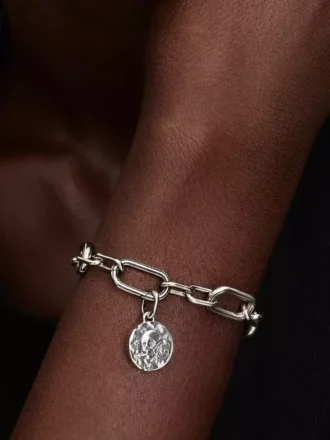 Totenkopf-Medaillon-Charm aus Sterlingsilber