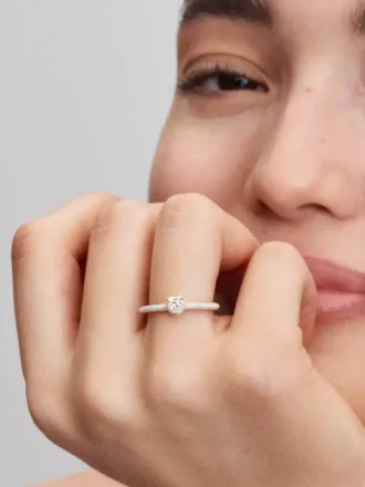 Weißer Chakra-Herzring, 14 Karat vergoldet