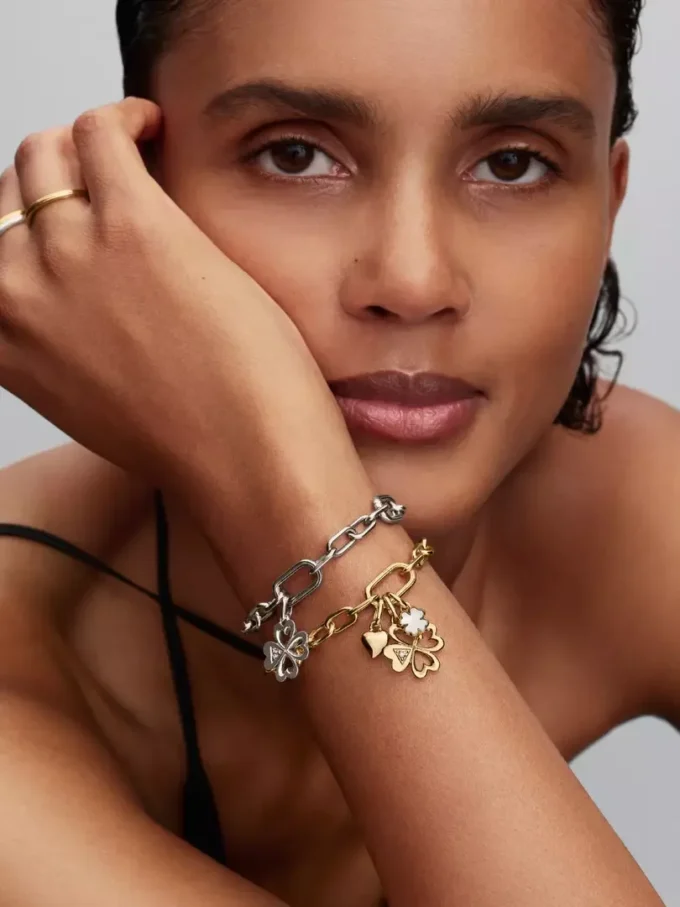 Weißer Glücksklee-Dangle Charm, 14-karätig vergoldet Weißer Glücksklee-Dangle Charm, 14-karätig vergoldet