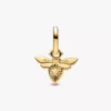 Weißer Mini-Dangle Charm in Bienenform, 14-karätig vergoldet Weißer Mini-Dangle Charm in Bienenform, 14-karätig vergoldet