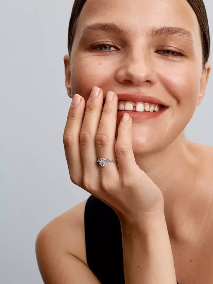 Wellenförmiger Pavé-Herzring aus Sterlingsilber Wellenförmiger Pavé-Herzring aus Sterlingsilber