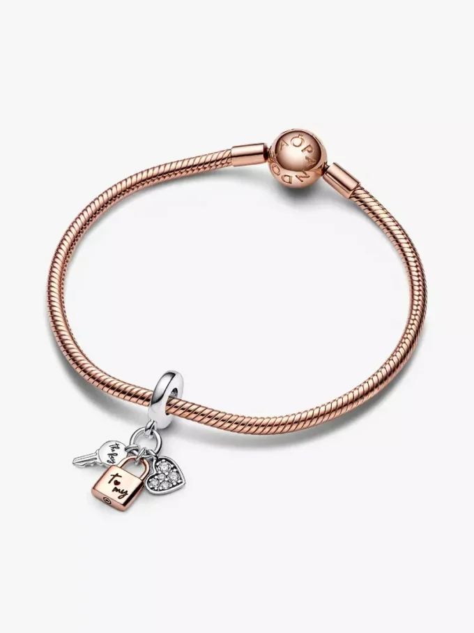 Zweifarbiger Dangle Charm mit Schlüssel, Vorhängeschloss und Herz aus Sterlingsilber, 14 Karat Roségold-Beschichtung Zweifarbiger Dangle Charm mit Schlüssel, Vorhängeschloss und Herz aus Sterlingsilber, 14 Karat Roségold-Beschichtung