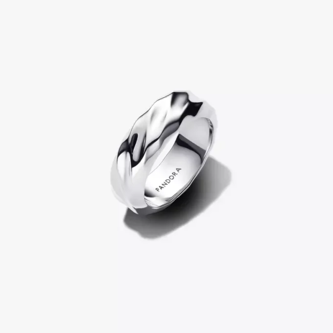 Breiter Ring mit gewelltem Band aus Sterlingsilber Breiter Ring mit gewelltem Band aus Sterlingsilber